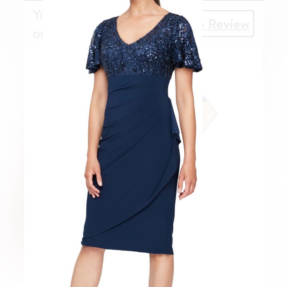 Alex Evenings Short
V-Neck Empire Waist
Sheath Dress